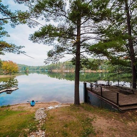 Arbutus Lake 3 Bedroom Cottage Traverse City Exteriér fotografie