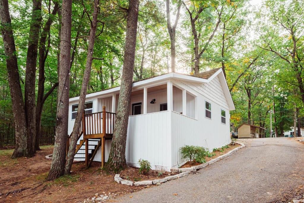 Arbutus Lake 3 Bedroom Cottage Traverse City Exteriér fotografie