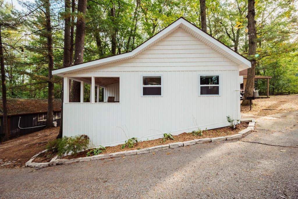 Arbutus Lake 3 Bedroom Cottage Traverse City Exteriér fotografie