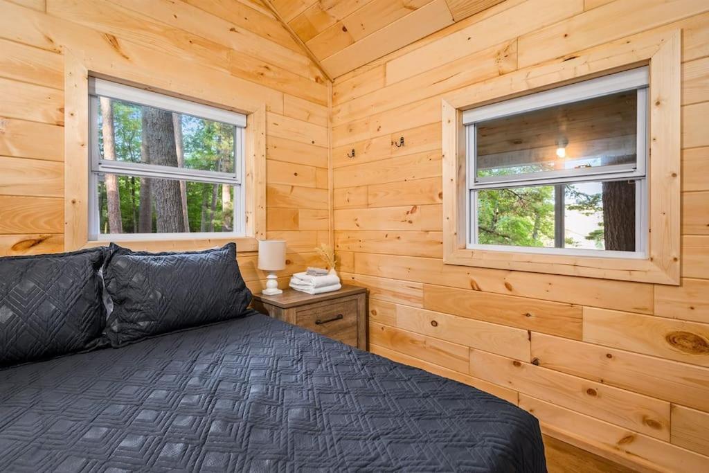 Arbutus Lake 3 Bedroom Cottage Traverse City Exteriér fotografie