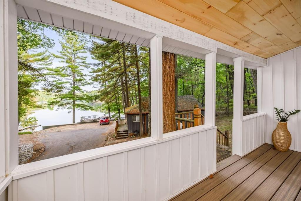 Arbutus Lake 3 Bedroom Cottage Traverse City Exteriér fotografie