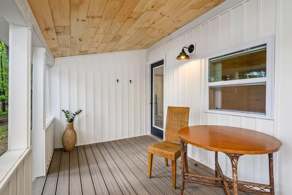Arbutus Lake 3 Bedroom Cottage Traverse City Exteriér fotografie