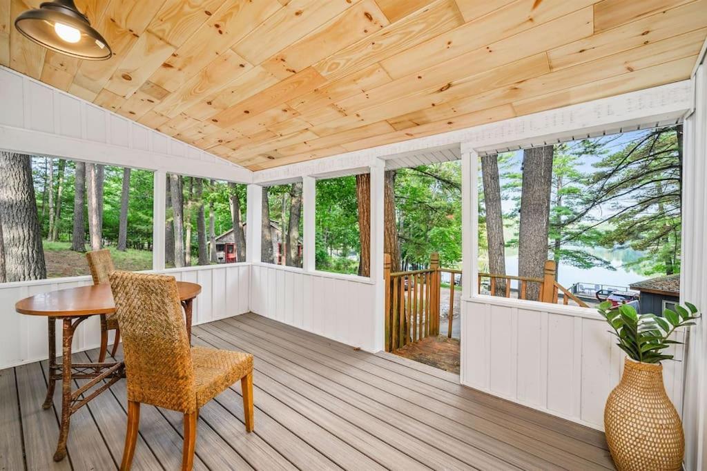 Arbutus Lake 3 Bedroom Cottage Traverse City Exteriér fotografie